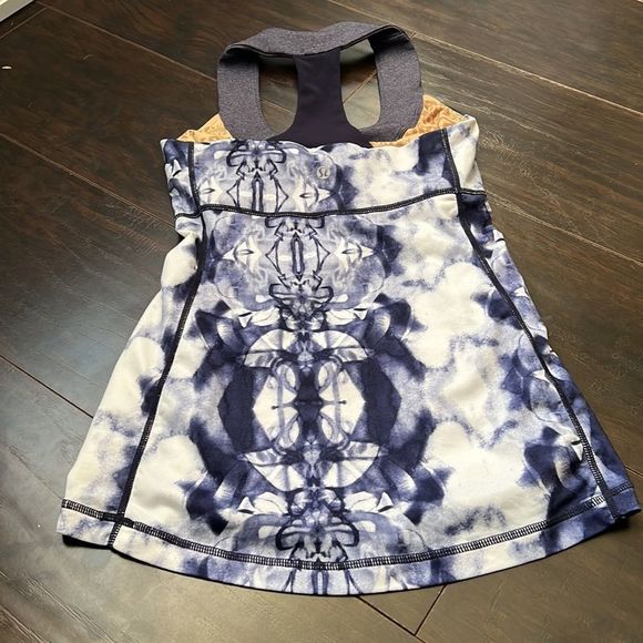 ✨🍋lululemon🍋 | Ink blot white deep indigo scoop neck tank - Picture 5 of 11